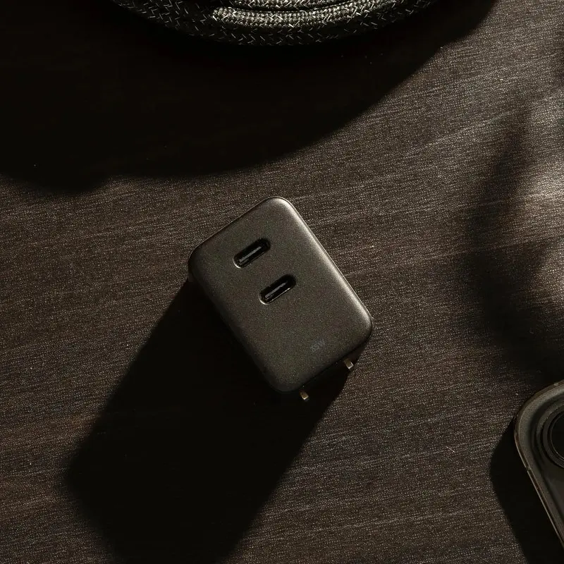 Сетевое зарядное устройство для Native Union Fast GaN Charger PD 35 Вт Dual USB-C Port Black (FAST-PD35-BLK-EU) - фото 4