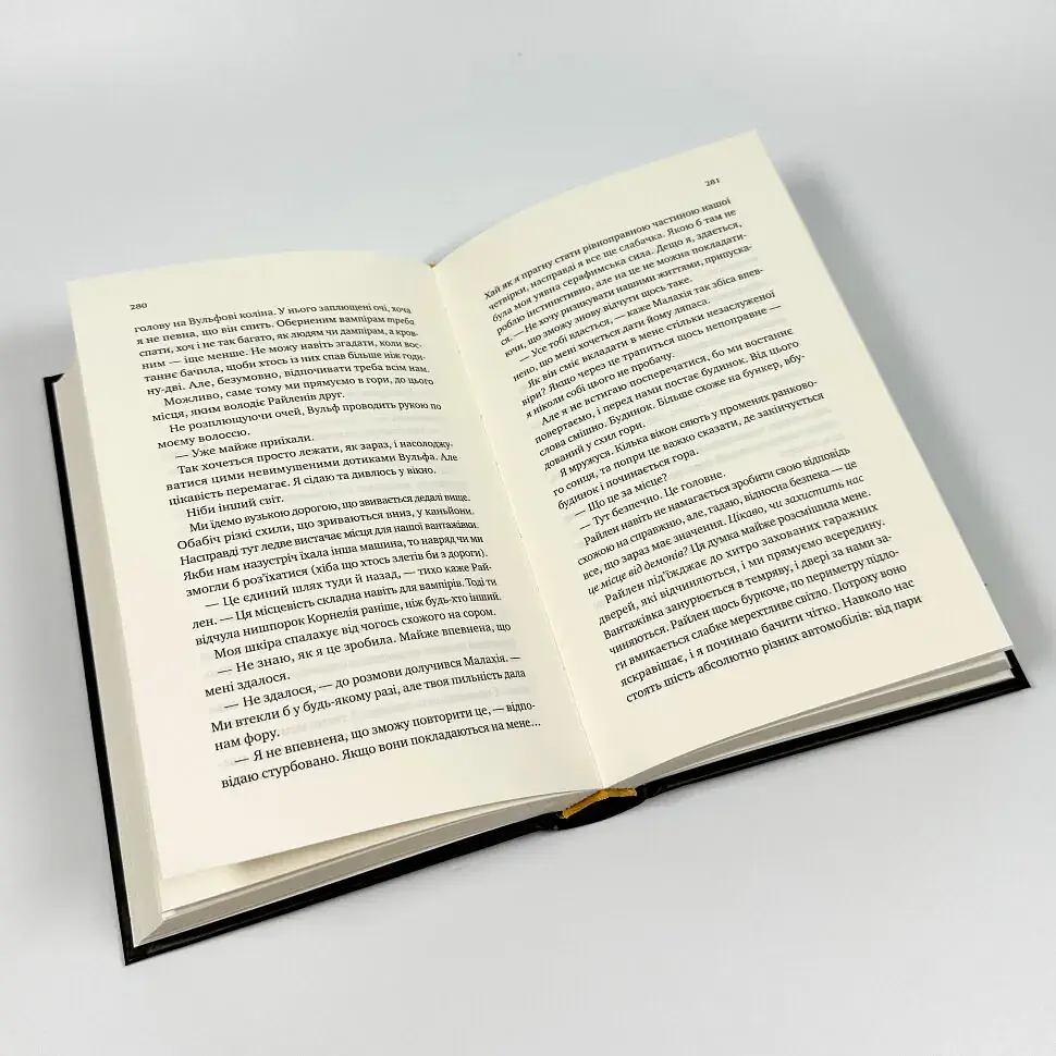 Двор королевы вампиров - Кэйти Роберт | Vivat, книга на украинском, новая, твердая - фото 3