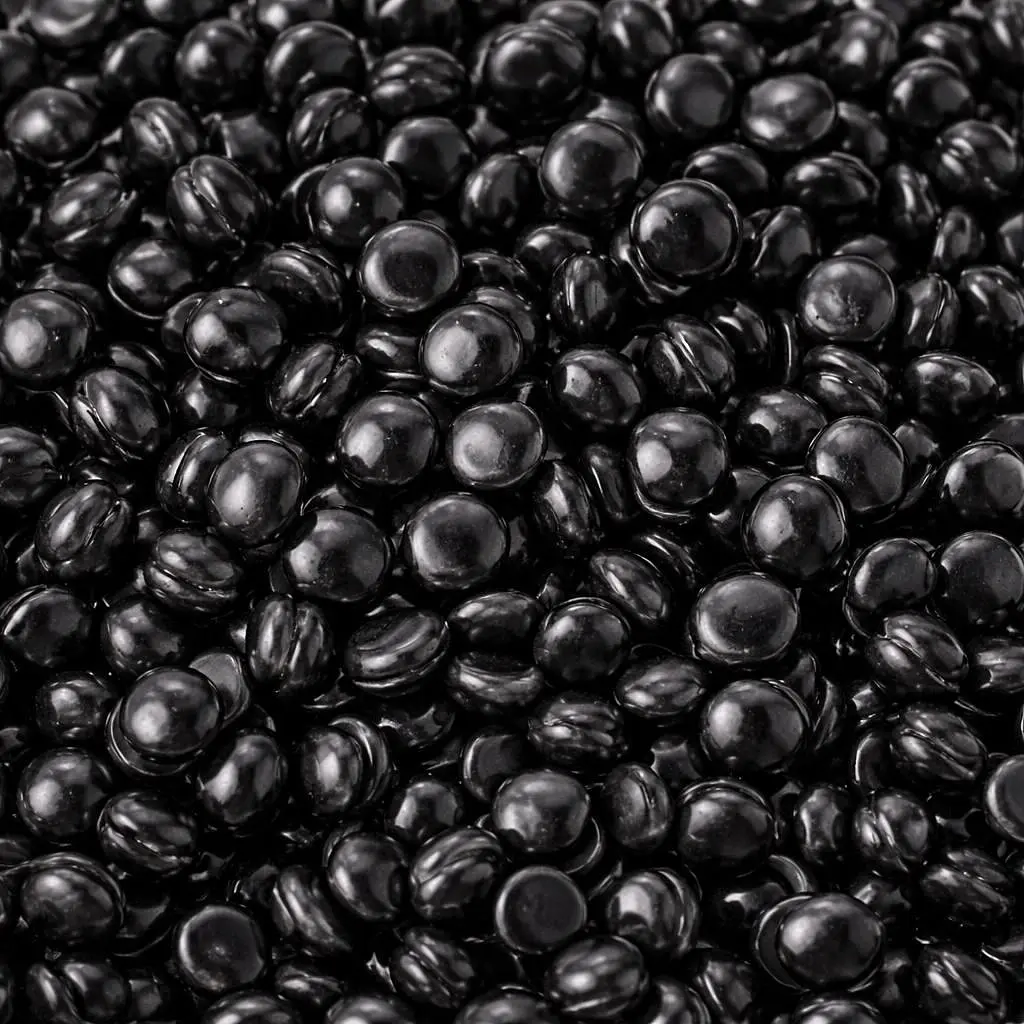 Горячий пленочный воск в гранулах Hard Wax Beans Black 1000 г – профессиональный воск для депиляции без полосок - фото 3