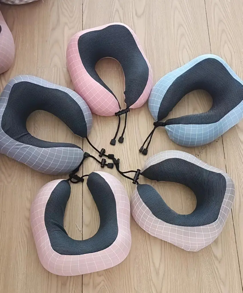 Подушка з пам'яттю "Клітинка" в асортименті