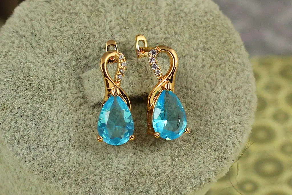 Сережки Xuping Jewelry Скандинавія з блакитним каменем 1,8 см золотисті
