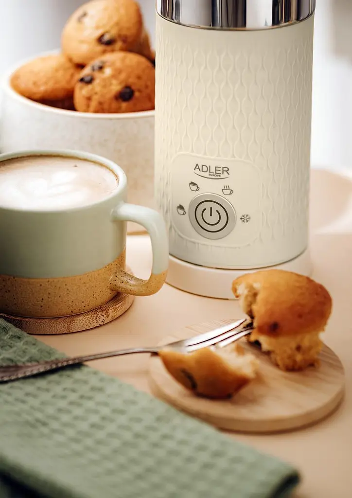 Вспениватель для молока Adler AD 4495 с антипригарным покрытием 500 Вт 300 мл бежевый - фото 8