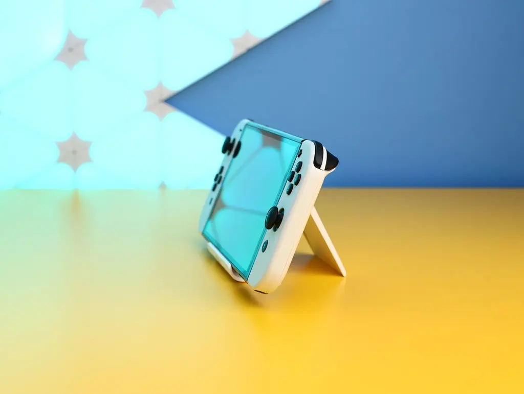 Портативна ігрова консоль Nintendo Switch OLED with White Joy-Con Б/У [172752] - фото 2