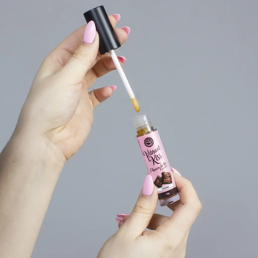 Блиск для губ зі смаком брауні Secret Play Vibrant Kiss з ефектом вібрації 6 г - фото 4