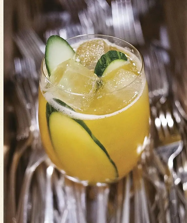 Cocktails: The Art of Mixing Perfect Drinks - фото 4