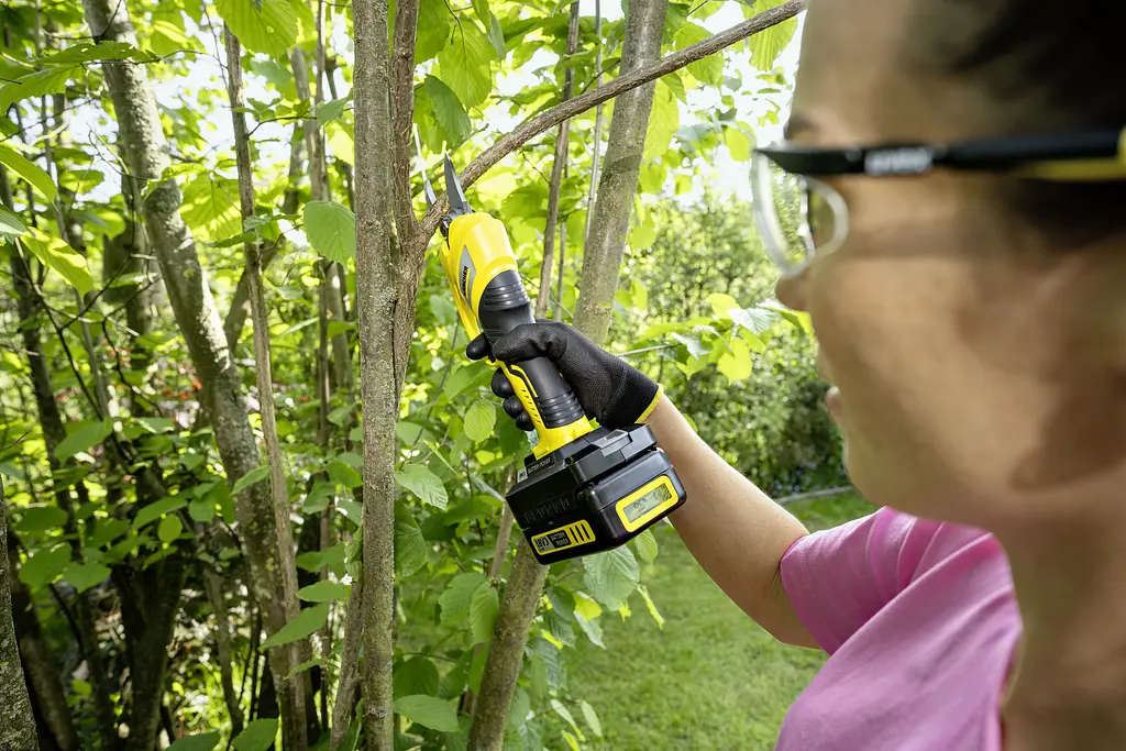 Аккумуляторный секатор Karcher TLO 2-18 (1.445-340.0) - фото 2