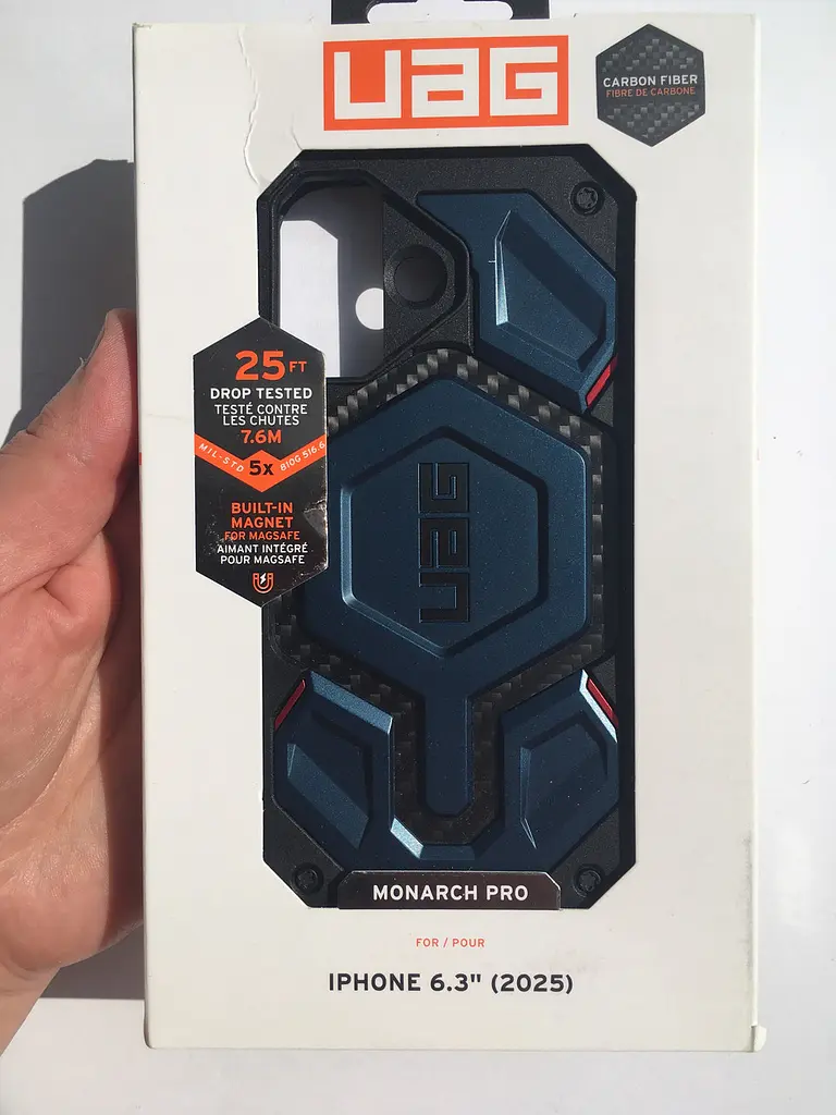 Чохол протиударний UAG Monarch Pro MagSafe для iPhone 17 Carbon Fiber Mallard 114516115542 - фото 2