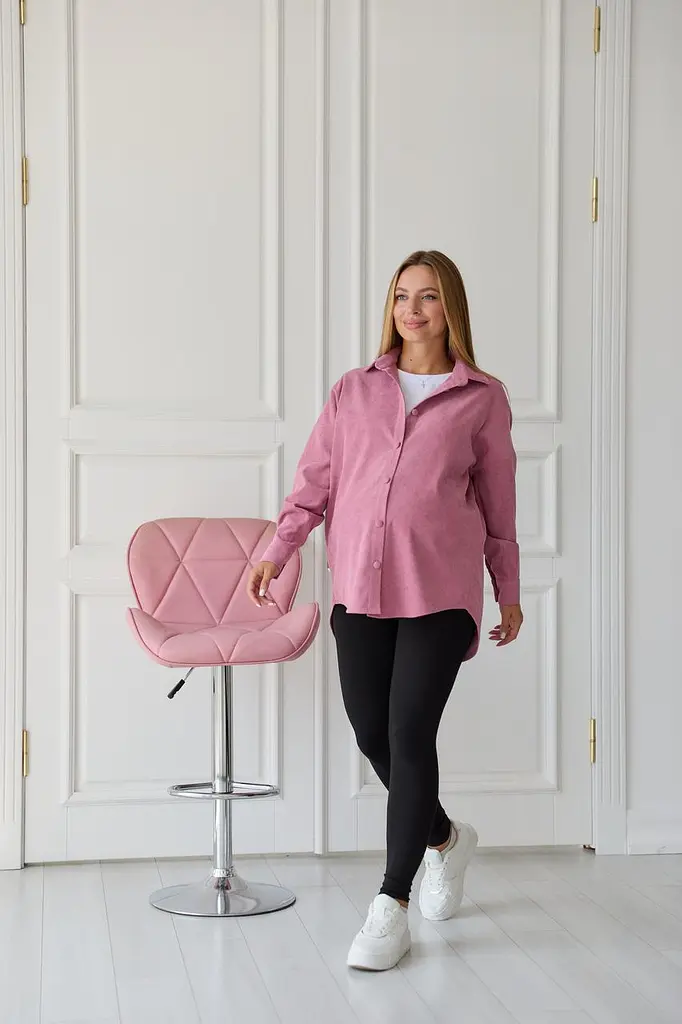 Женская рубашка для беременных стиля oversize из микровельвета Varna размер 2XL-3XL Lullababe пудровая - фото 3