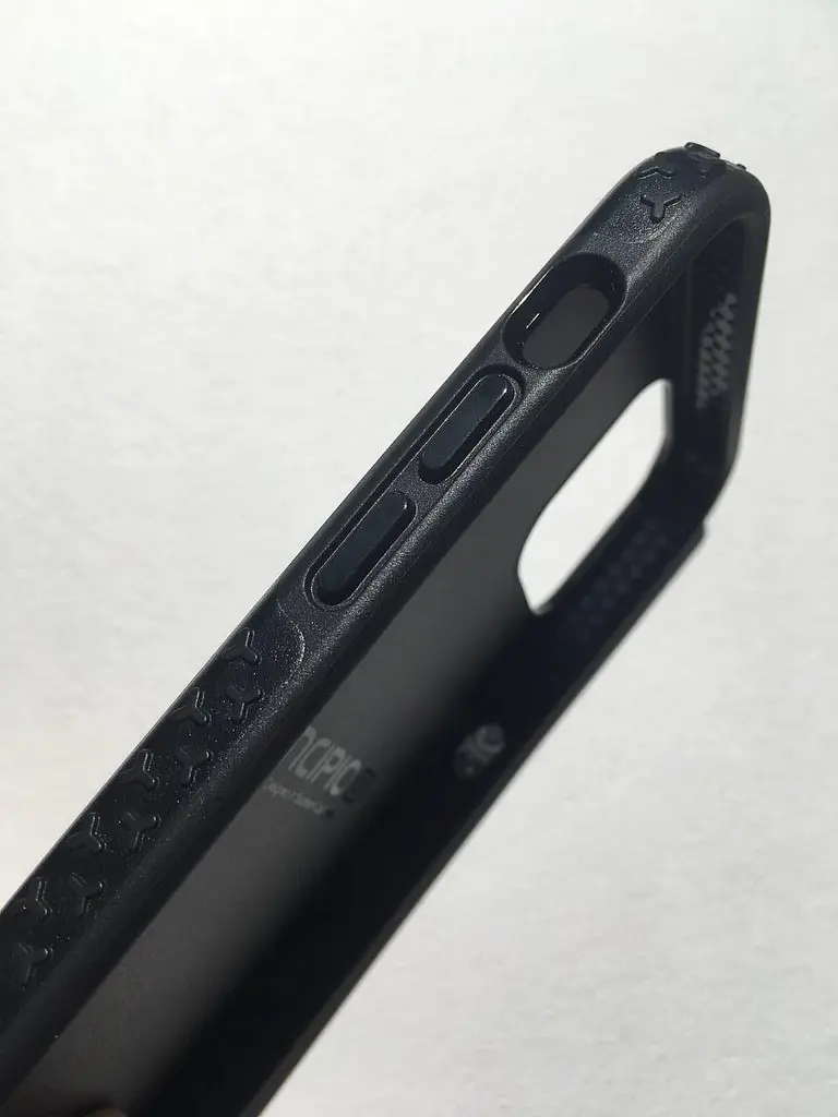 Оригінальний протиударний чохол Incipio Grip для iPhone 12 Pro Black (IPH-1945-DNM) - фото 4