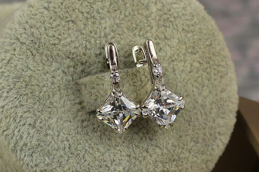 Сережки Xuping Jewelry ромби з подвійною оправою 1,8 см сріблясті