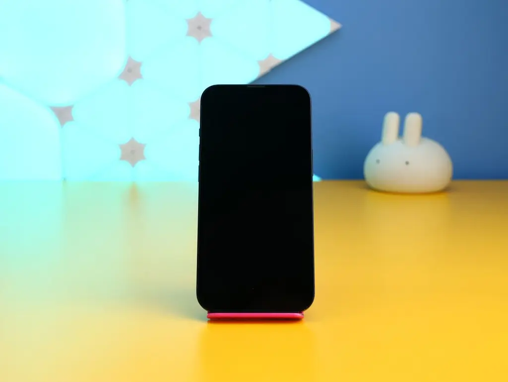 Смартфон Apple iPhone 13 128 ГБ темна ніч (MLPF3) б/в [175447] - фото 4