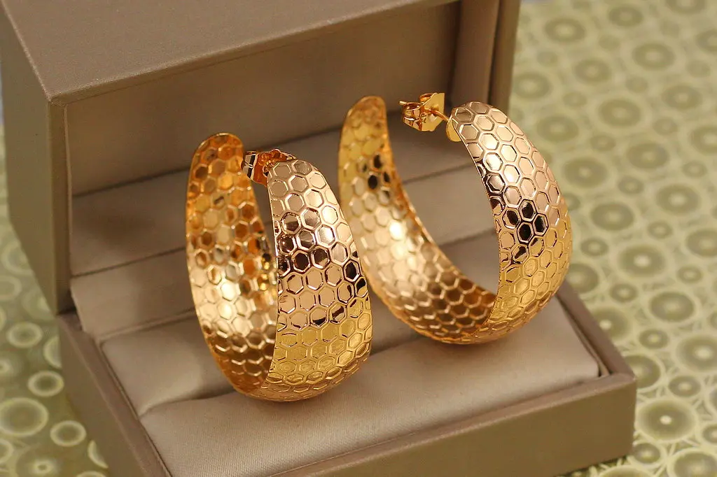 Сережки кільця Хuping Jewelry вулик 1,7 см золотисті - фото 3