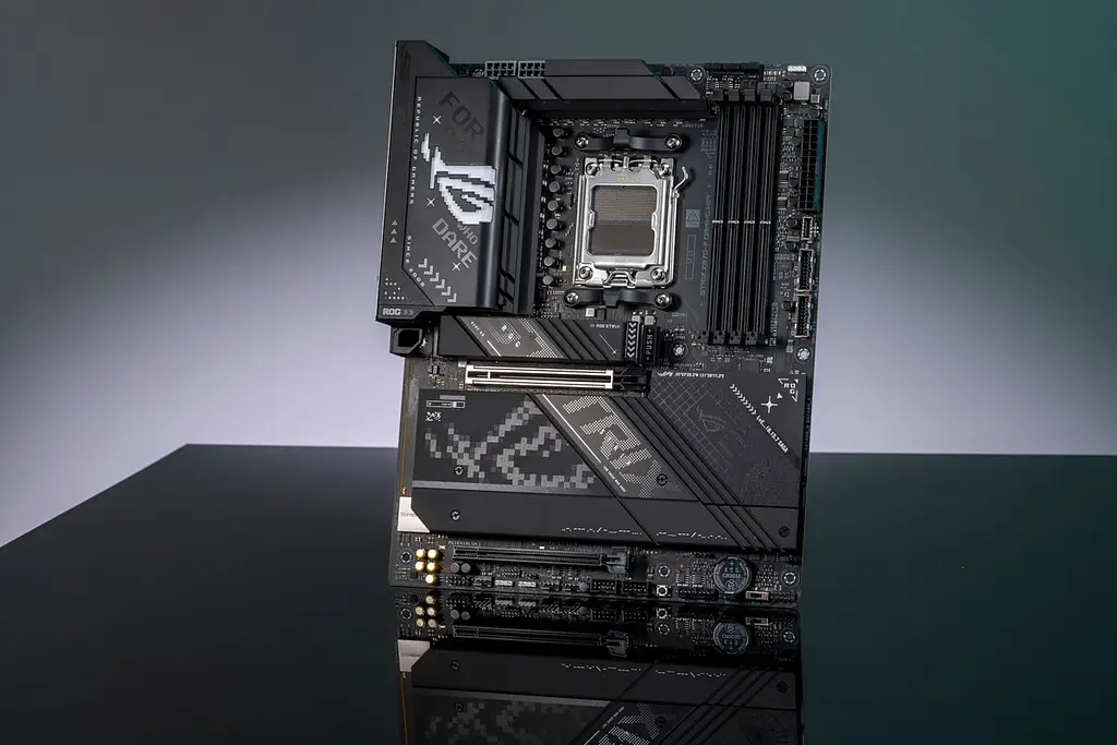 ASUS Материнська плата ROG STRIX X870-F GAMING WIFI sAM5 X870 4xDDR5 M.2 HDMI DP WiFi BT ATX - фото 4
