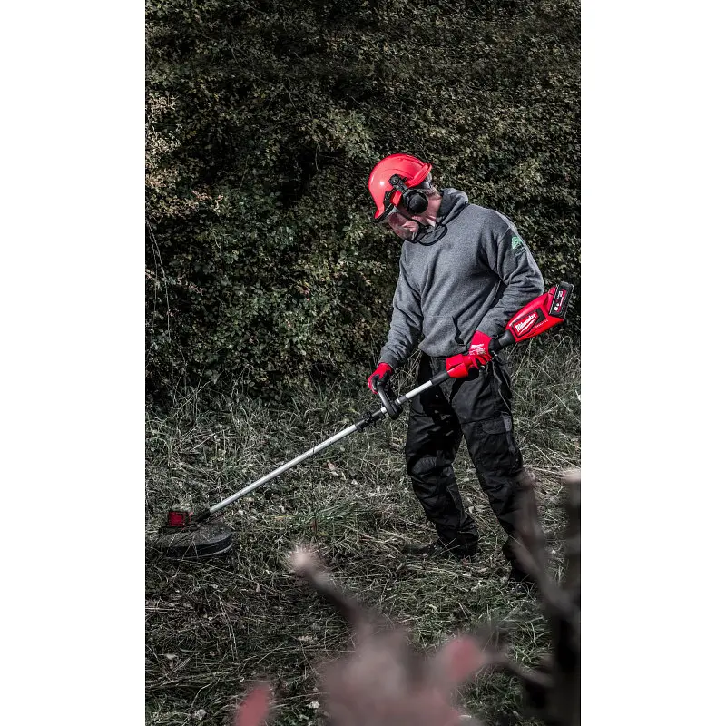 Коса акумуляторна безщіткова MILWAUKEE, M18 BLLT-0 (каркас, тримерна головка, захисний кожух, картонне пакування) - фото 3