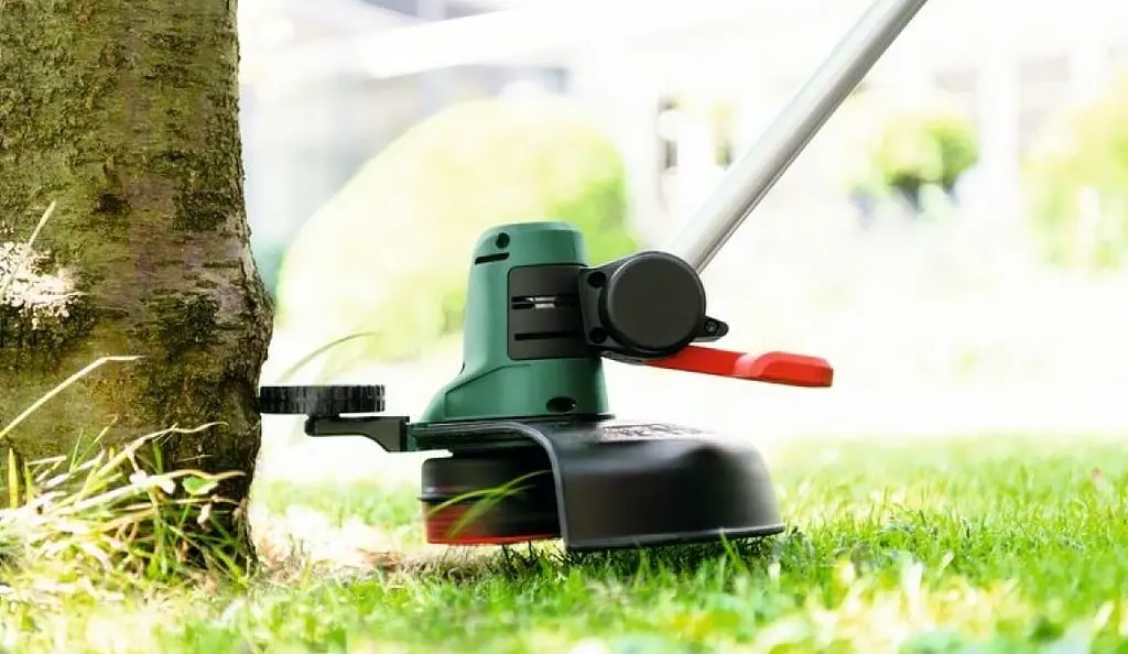 Тример садовий акумуляторний UniversalGrassCut 18V-260 1х2.5А·год 26см 2.3кг Bosch sad0001996 - фото 3