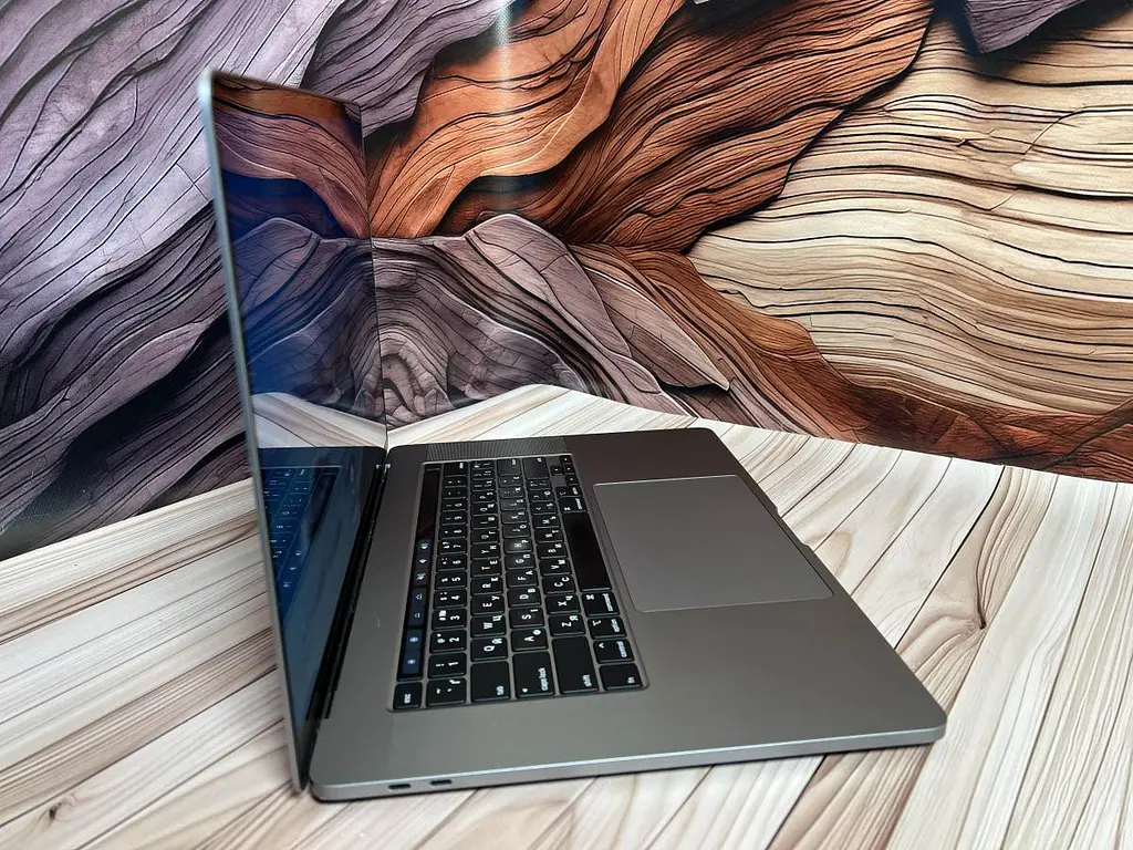 Ноутбук Apple MacBook Pro 16" 2019 i7-9750H/32GB/512GB (C02DR63VMD6R) Б/в - фото 4