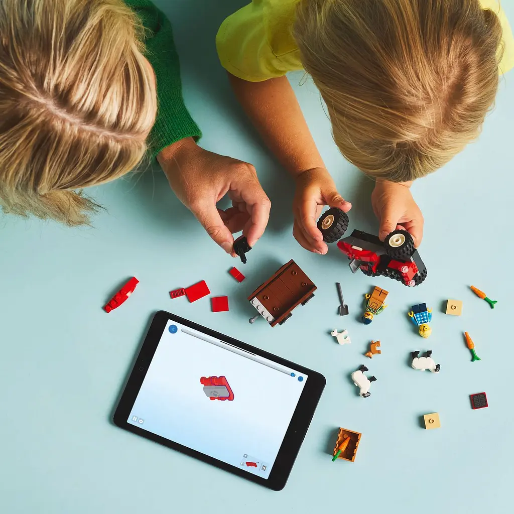 Конструктор LEGO City Червоний фермерський трактор із причепом і вівцями 116 деталей (60461) - фото 6