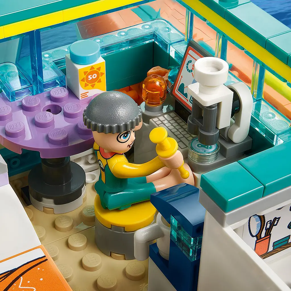 Уценка. Конструктор LEGO Friends Лодка морской спасательной бригады, 717 деталей (41734) - фото 8