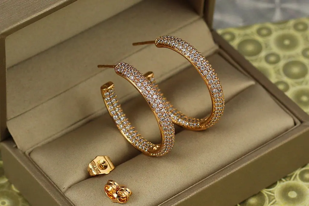 Сережки Xuping Jewelry кільця з дрібними каменями 2,9 см золотисті - фото 3