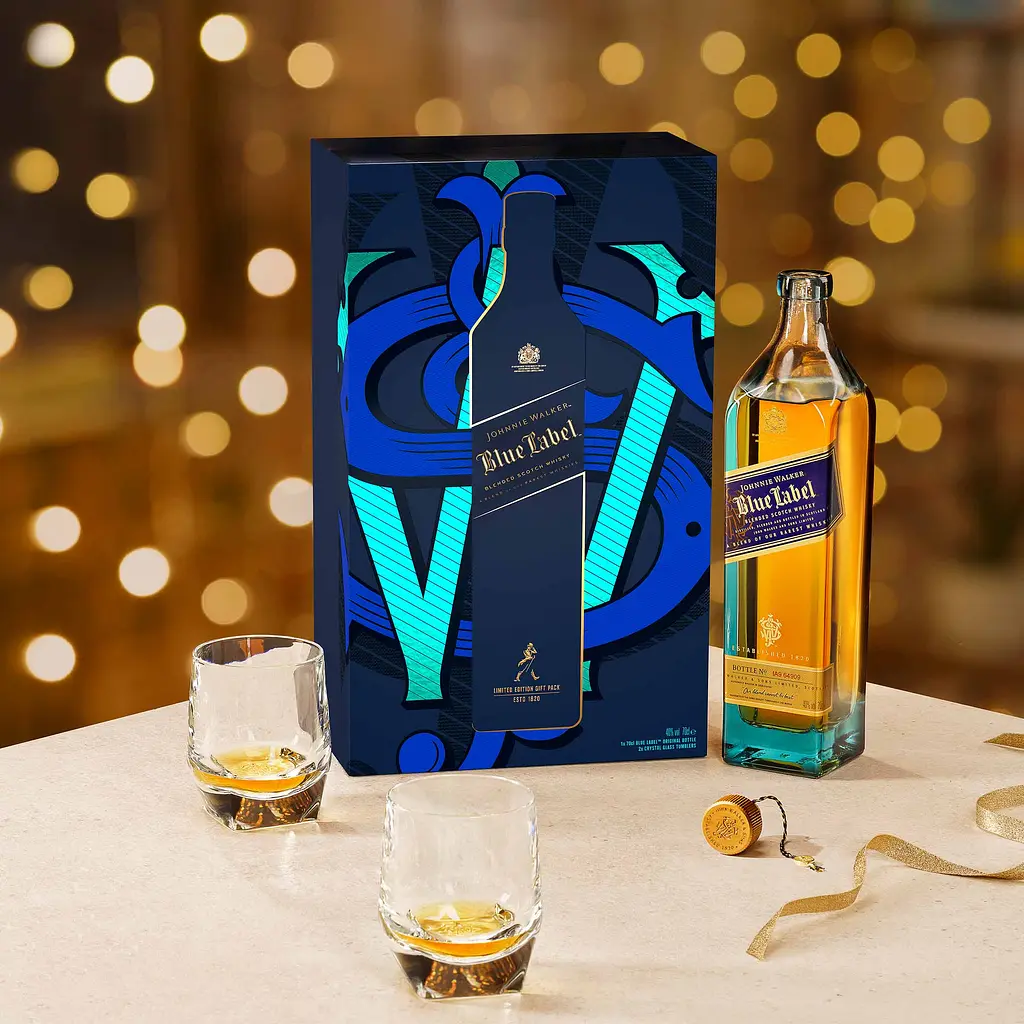 Виски Johnnie Walker Blue label Blended Scotch Whisky 40% 0.7 л + 2 стакана в подарочной упаковке - фото 2