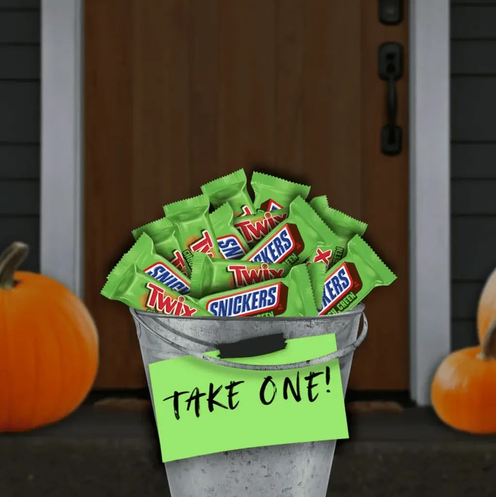 Набір міні-батончиків Mars Snickers & Twix Ghoulish Green Milk Chocolate Halloween Candy 35шт, 570г - фото 5