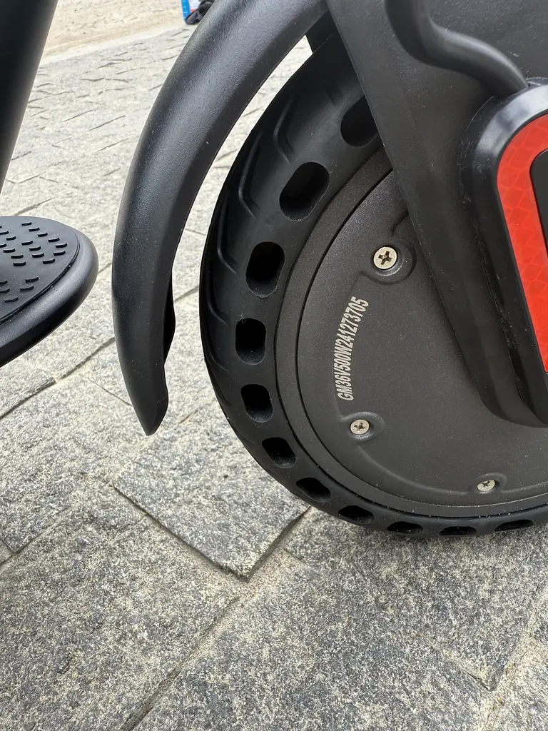 Электросамокат GIANT M365 PRO 500W 10.4Ah складной, перфорированные колеса, защищенные от проколов, черный (2025) - фото 5