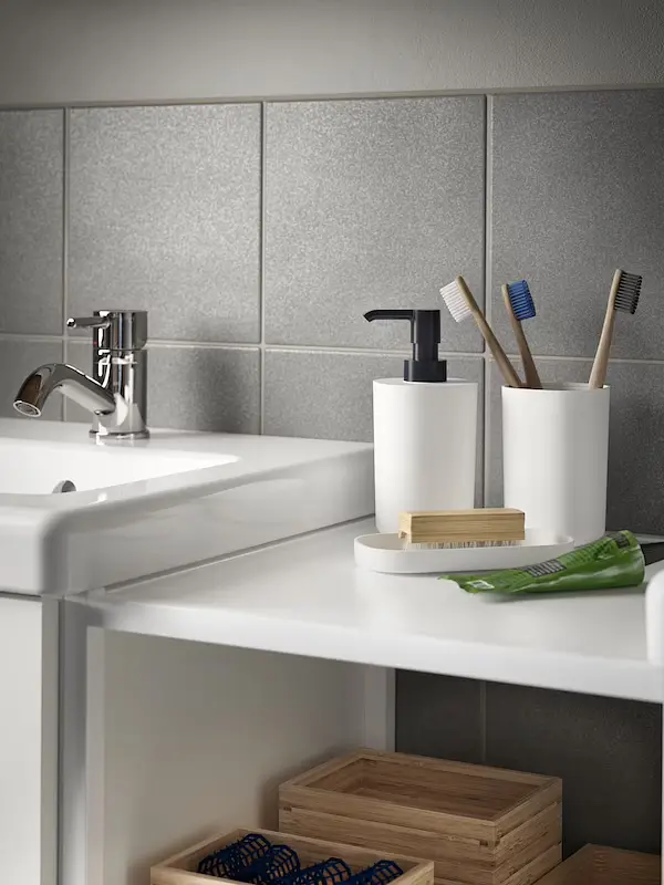 Набір аксесуарів для ванної кімнати IKEA 3 предмети дозатор, стакан і підставка, біло-чорний - фото 5