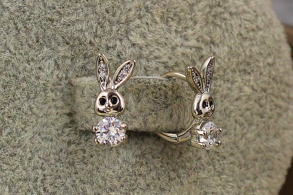 Сережки дитячі Xuping Jewelry зайчики із білими фіанітами 10 мм сріблясті - фото 2