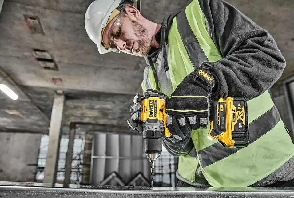 Дриль-шурупокрут акумуляторний DeWalt з АКБ та ЗП DCD800P2T - фото 3