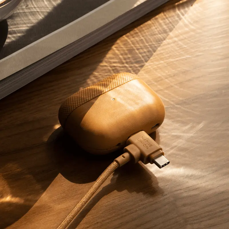 Чехол Native Union (RE) Classic Case Kraft для AirPods Pro 2nd Gen песочный (APPRO2-LTHR-KFT) - фото 8