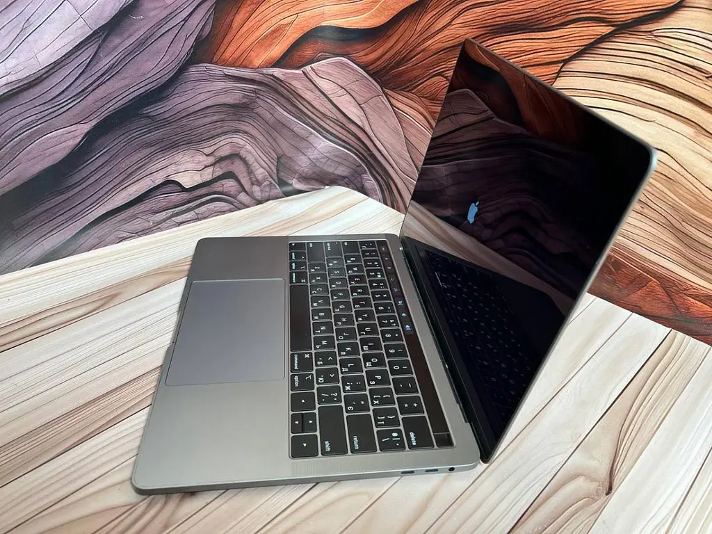 Ноутбук Apple MacBook Pro 13" A1989 i7-8559U/16/500 (C02XM6F1JHD2) Б/в - фото 3