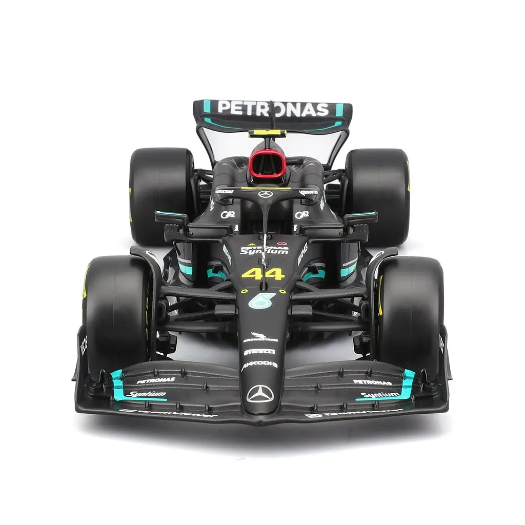 Автомодель з фігуркою – MERCEDES-AMG PETRONAS F1 W15 (2024) (1:24) Bburago 18-28069 (#44) - фото 6