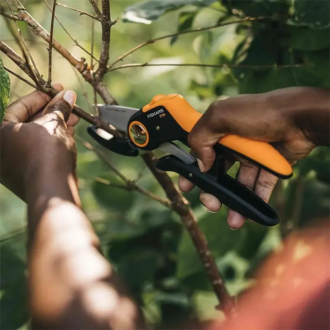 Секатор контактний Fiskars Powerlever P741 (1057171) - фото 4