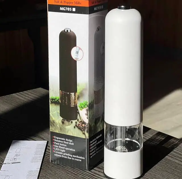 Кухонний електричний млин подрібнювач спецій і приправ power dispener з регулюванням помелу для солі - фото 4