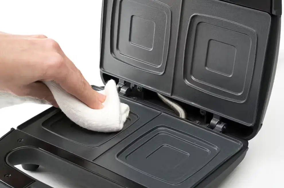 Бутербродница Black&Decker BXSA753E - фото 5