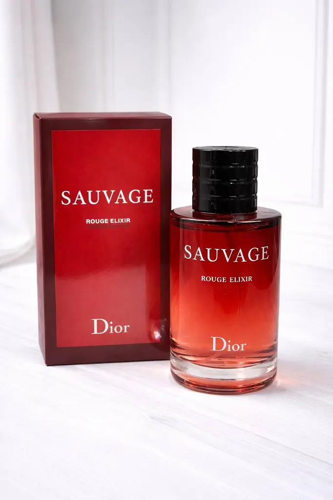 Чоловічі парфуми Dior Sauvage Rouge Elixir Eau de Parfum 100 мл — пряно-деревний аромат із цитрусами, спеціями й амброю - фото 2