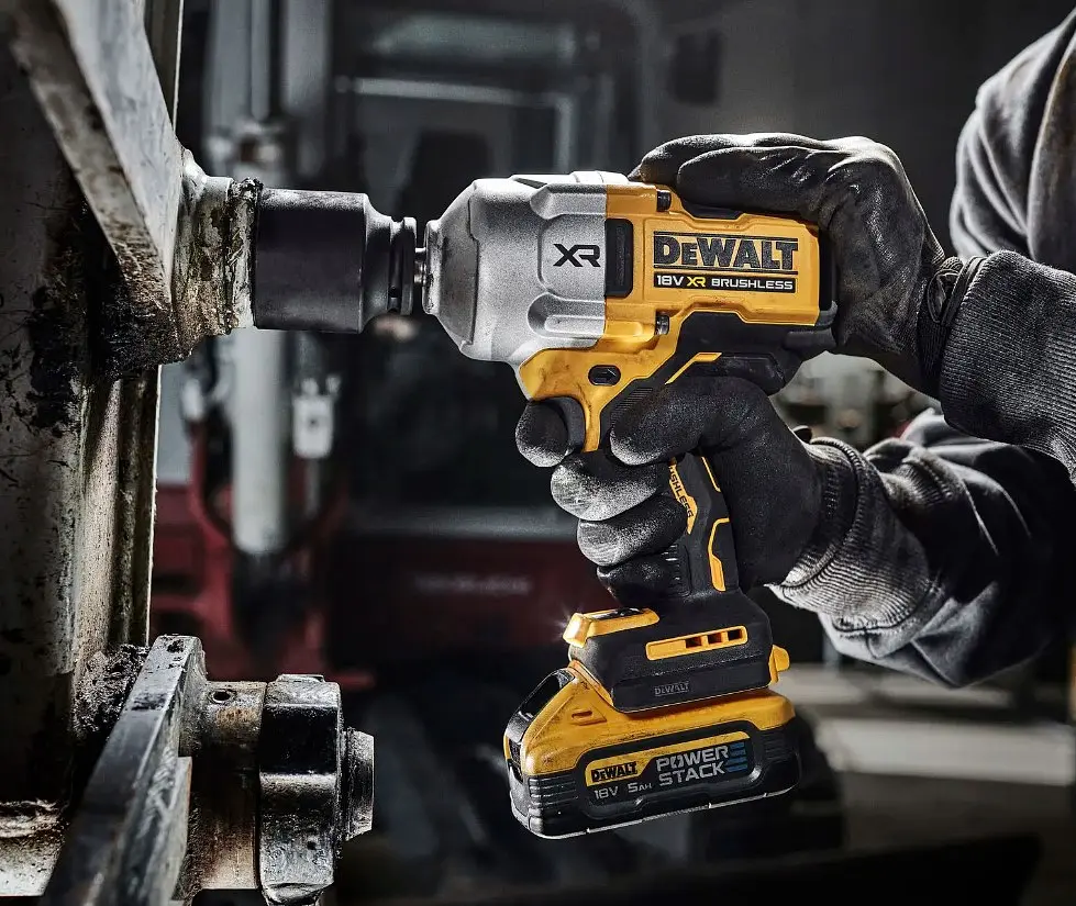 Гайковерт ударний акумуляторний DeWalt з АКБ та ЗП DCF961H2T - фото 6