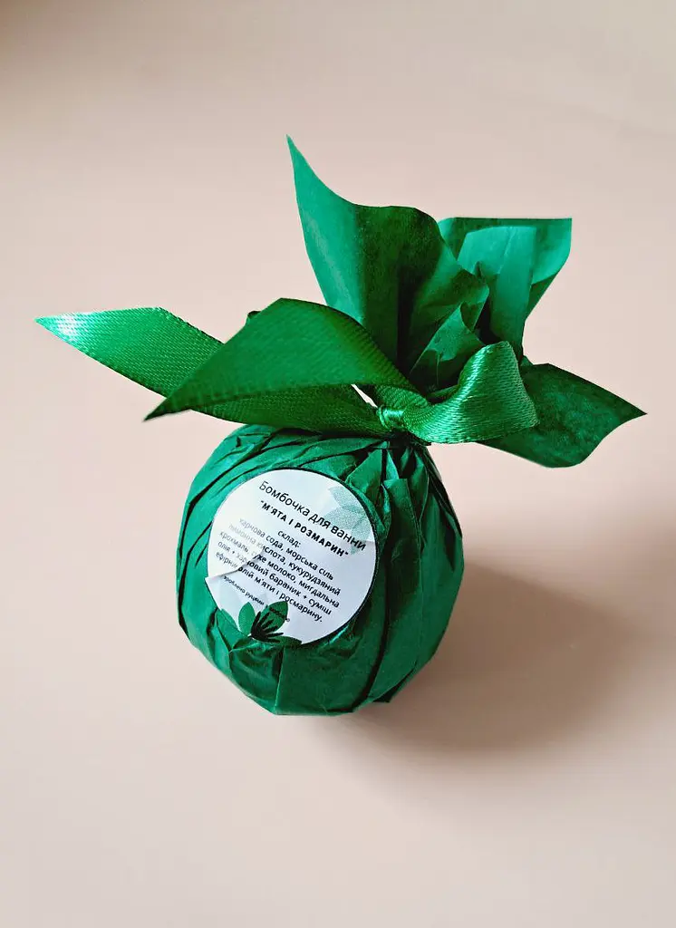 Бомбочка для ванни Svich Shop Iren Osadcha Аромат м'яти й розмарину 75 г - фото 3