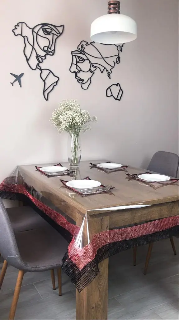 Скатертина силіконова з червоно-чорною стразовою стрічкою 370х100 см - фото 3