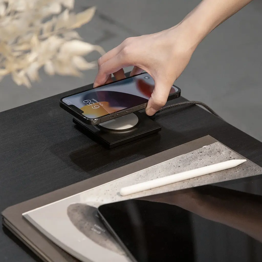 Беспроводное зарядное устройство Native Union Drop Magnetic Wireless Charger Black (DROP-MAG-BLK-NP) - фото 7