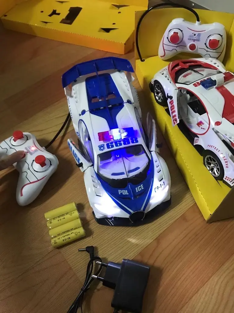 Радіокерована Поліцейська Машина з мігалками та Бузкою Bugatti Veyron - фото 6