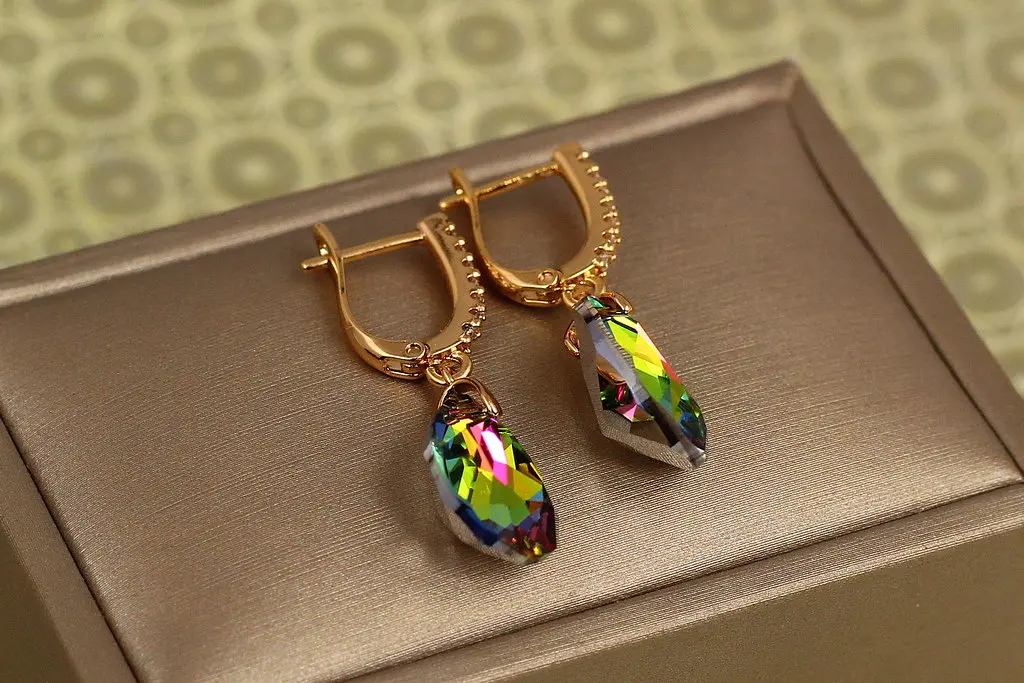 Сережки підвіски Xuping Jewelry Велика крапля із зеленим каменем Сваровські 3,4 см золотисті - фото 2
