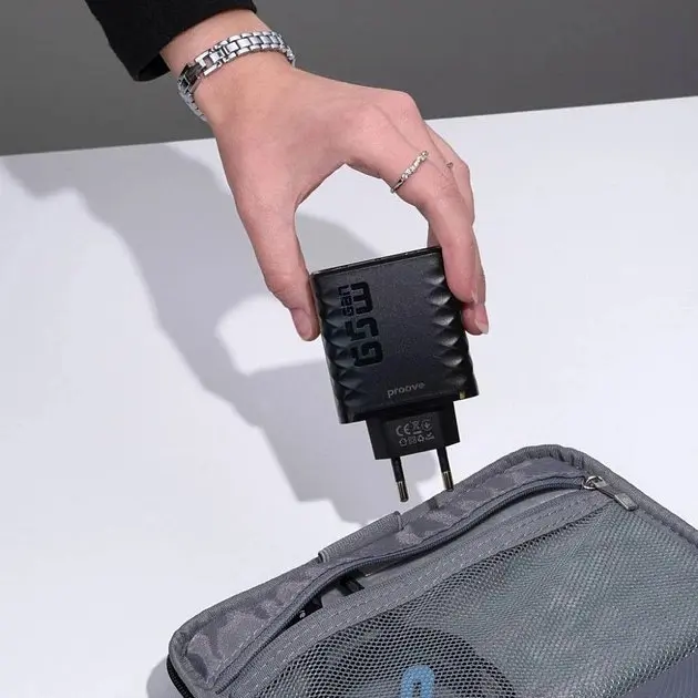 Зарядное устройство быстрый блок Proove Speed ​​Surge Gan 65W (USB+2 Type-C) черный - фото 3