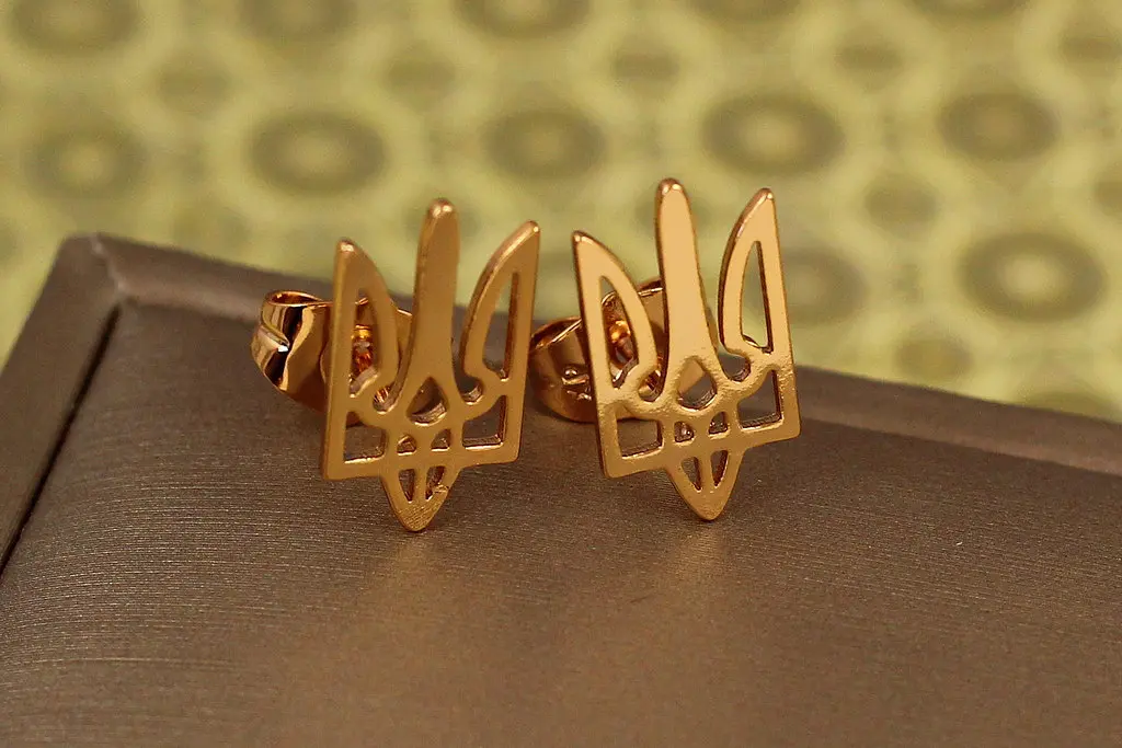 Сережки гвоздики Xuping Jewelry Герб тризуб 1,7 см золотисті - фото 3
