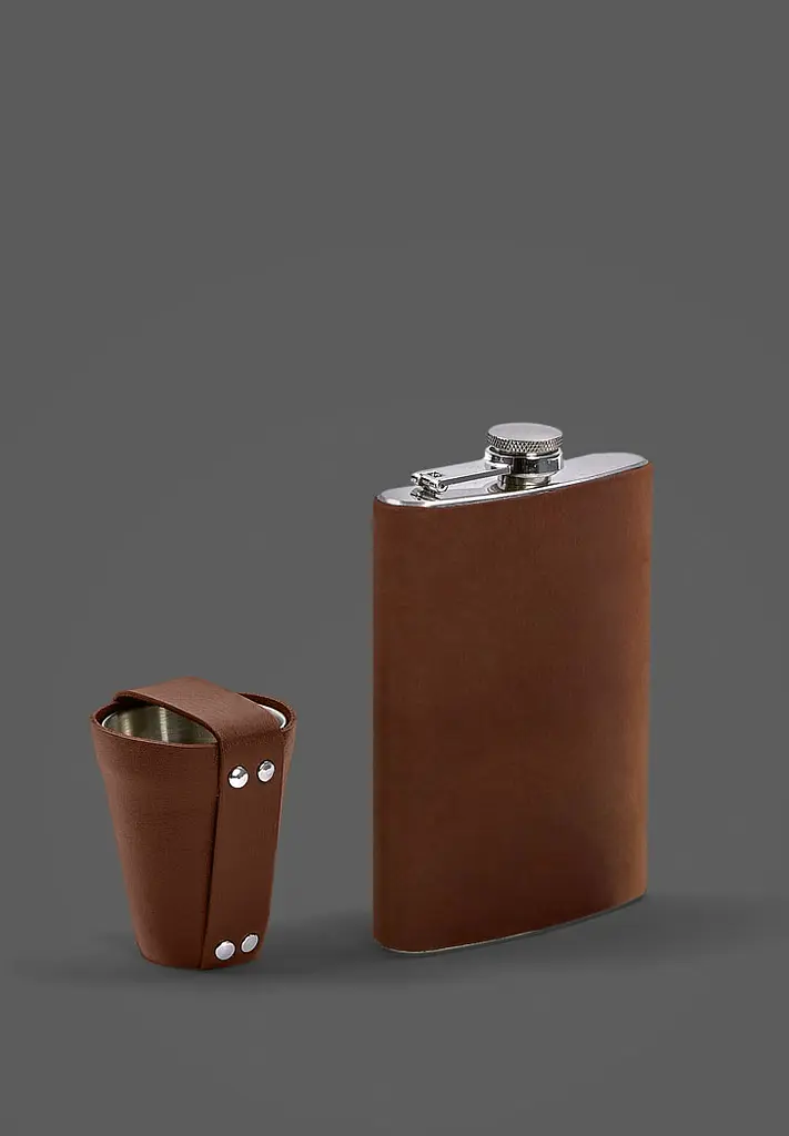 Набір з флягою та чарками в шкіряному чохлі світло-коричневий Crazy Horse - фото 2