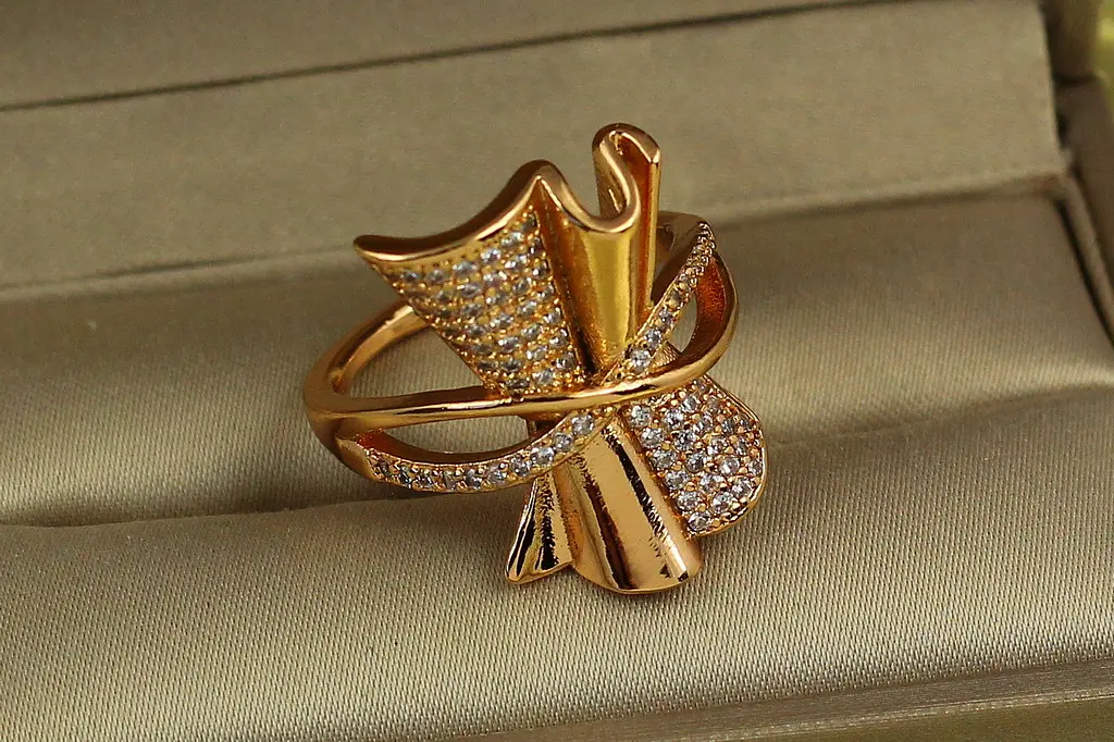 Кільце Xuping Jewelry Скомканий аркуш р 17 золотисте