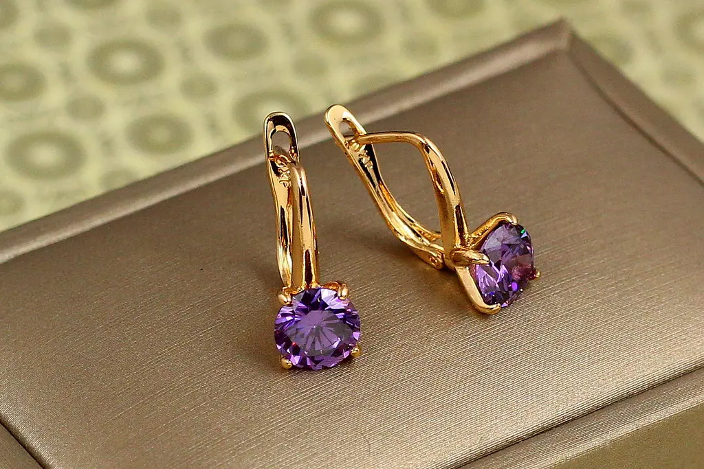 Сережки Xuping Jewelry солістка з фіолетовим каменем 1,7 см золотисті - фото 2