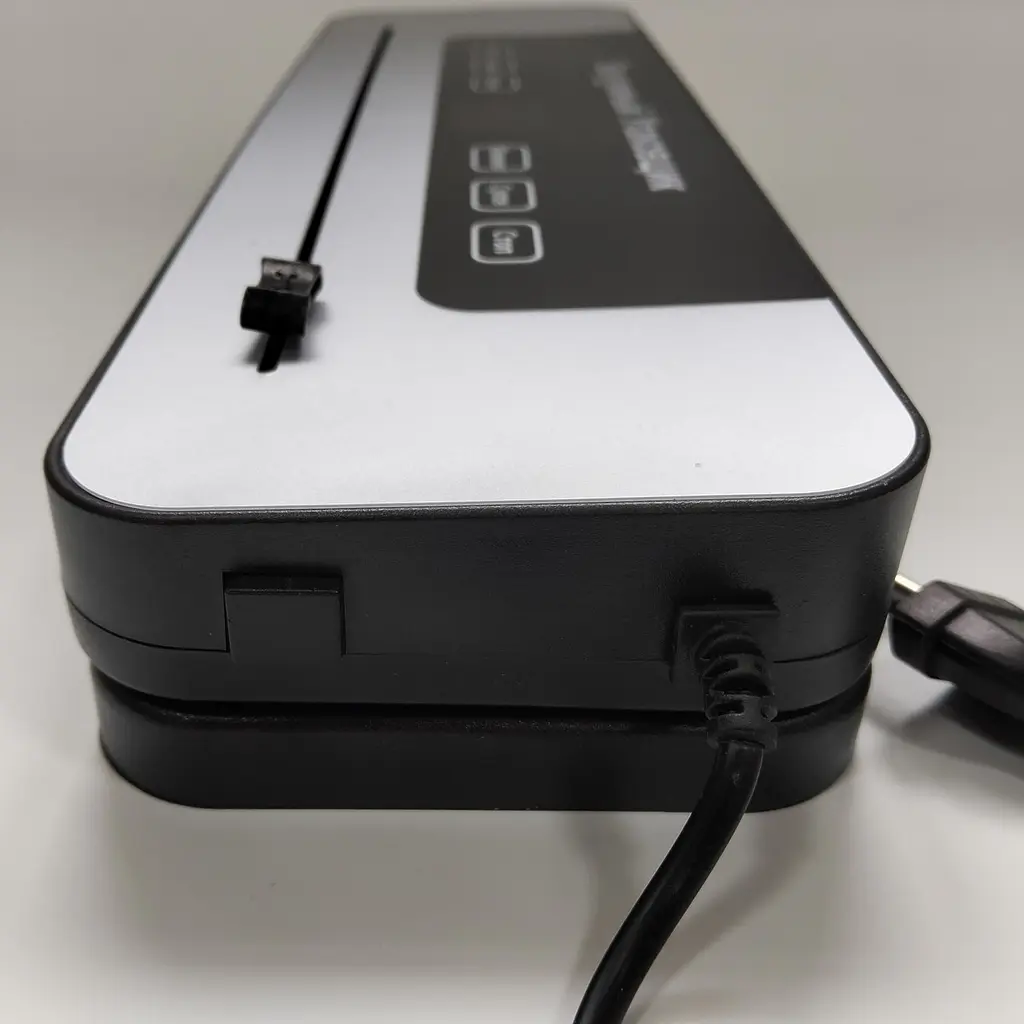 Вакууматор для продуктів Vacuum Sealer з LED-дисплеєм, вбудованим різаком та 10 пакетами для вакуумного пакування - фото 6