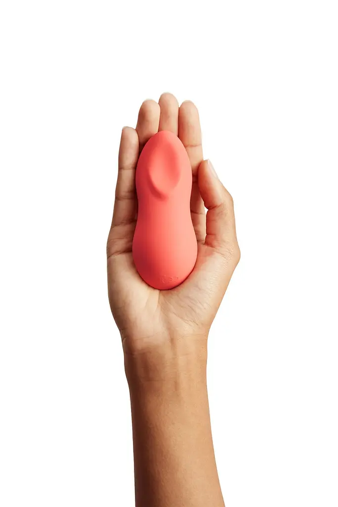Потужний мінівібромасажер Touch X Crave Coral by We-Vibe, зручно поєднувати з проникним сексом - фото 7