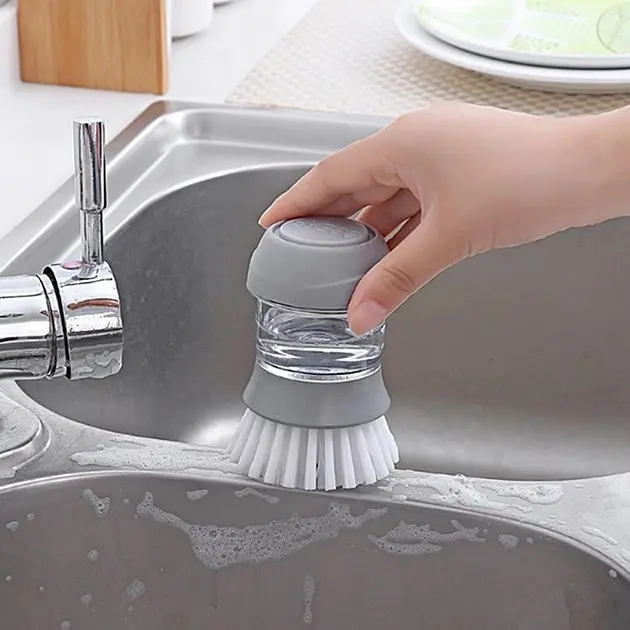 Щітка для посуду з дозатором для миючого засобу Cleaning Pot Brush з підставкою, Kitchen Master Сірий 85607 - фото 2
